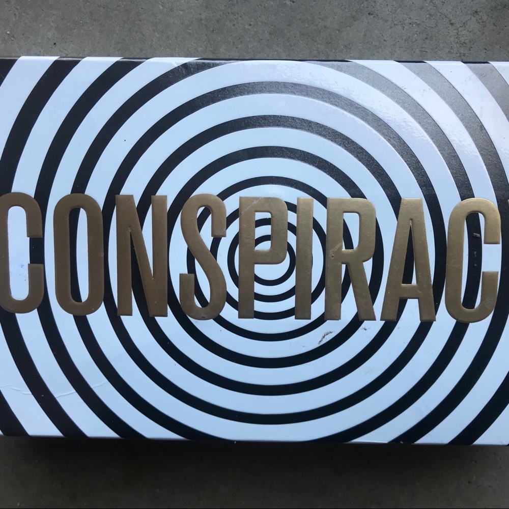 Conspiracy eyeshadow palette - Picture 2 of 3